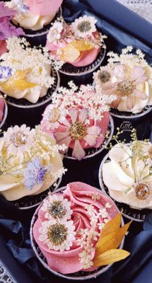Luxe Pressed Floral Cupcakes Twelve