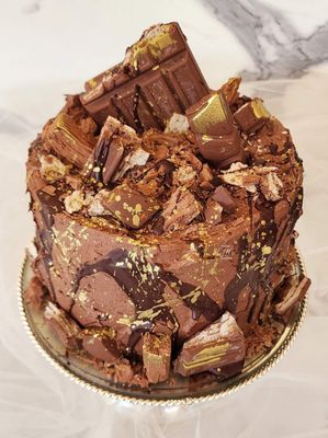 Signature Cake Chocolate &amp; Cadbury Favourites