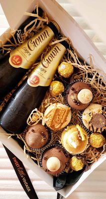 Cheeky Indulgent Cupcakes &amp; Crown Larger Gift Box