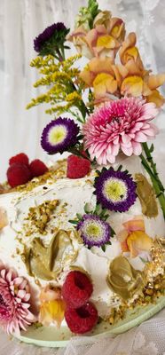 Signature Cake Luxe Garden Bloom