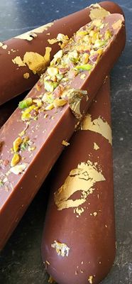 Dubai Crunchy Pistachio &amp; Kataifi Milk Chocolate Bar Long