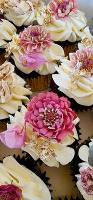 Luxe Vintage Bloom Cupcakes Six