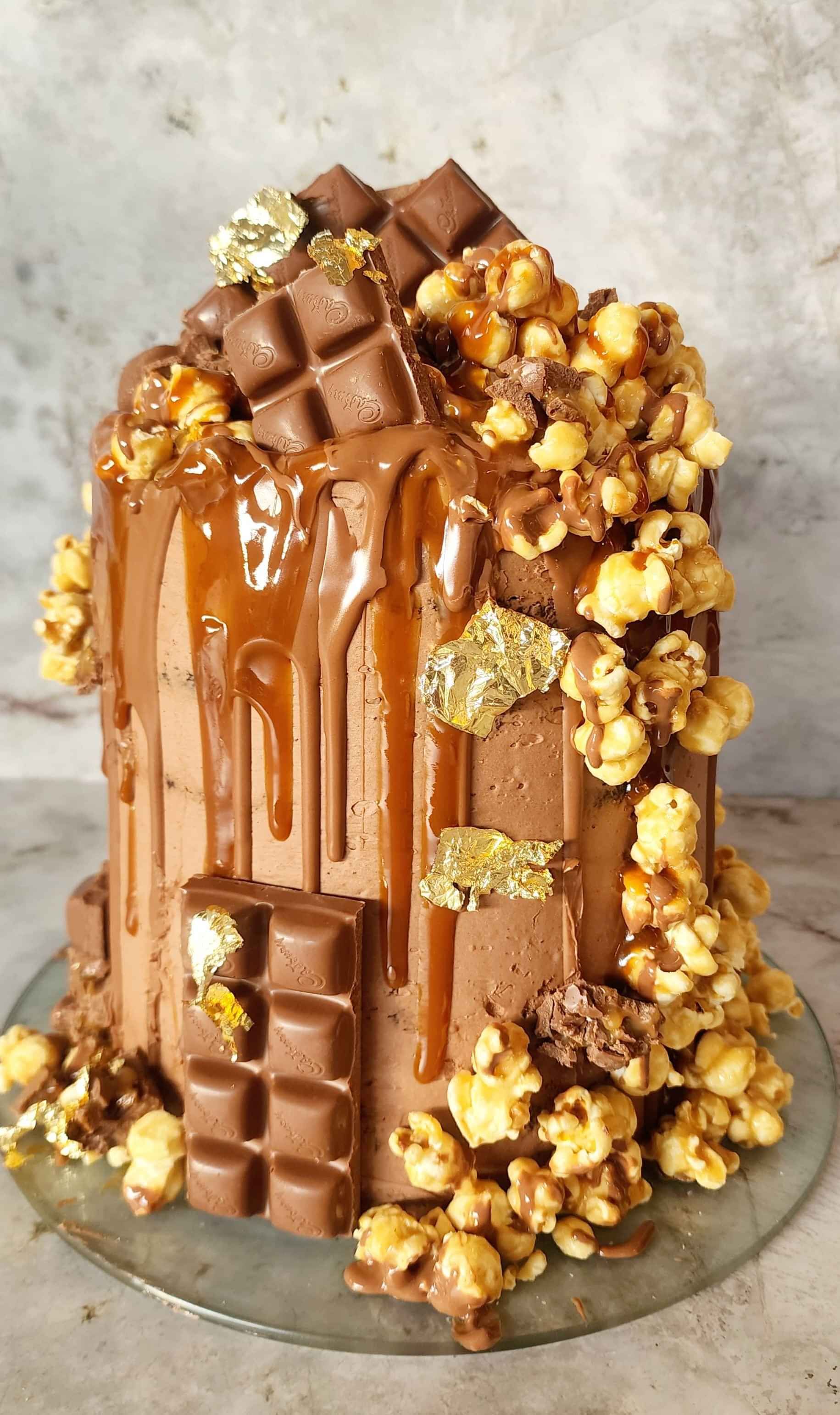 Vanilla cake with chocolate buttercream, chocolate and caramel sauce, caramel popcorn and chocolate block 