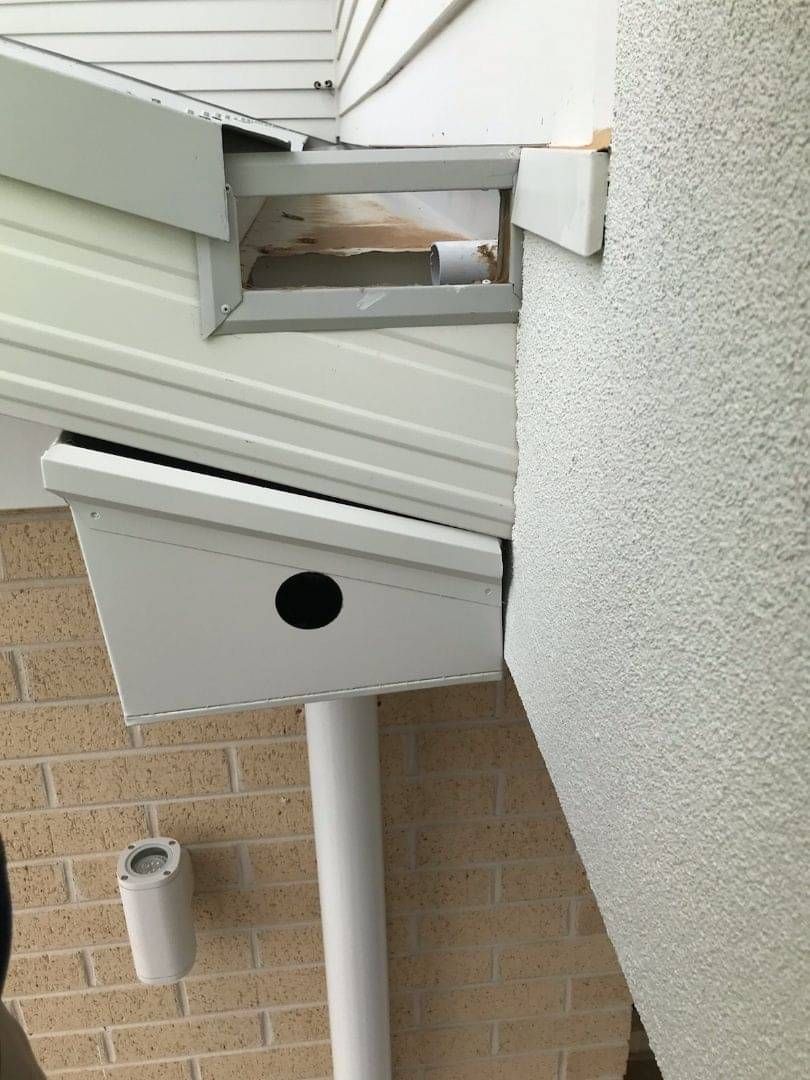 Non-compliant closed top rain head on a box gutter