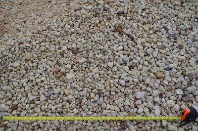 White 14-40mm pebbles