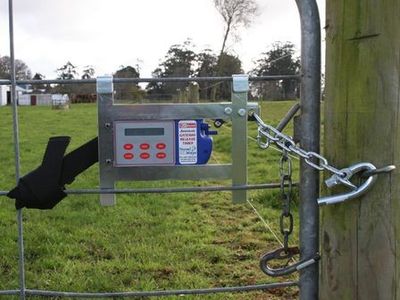 Batt-Latch Pipe Gate Adapter