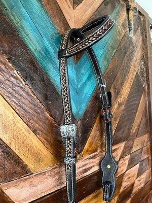 Two toned one ear bridle
